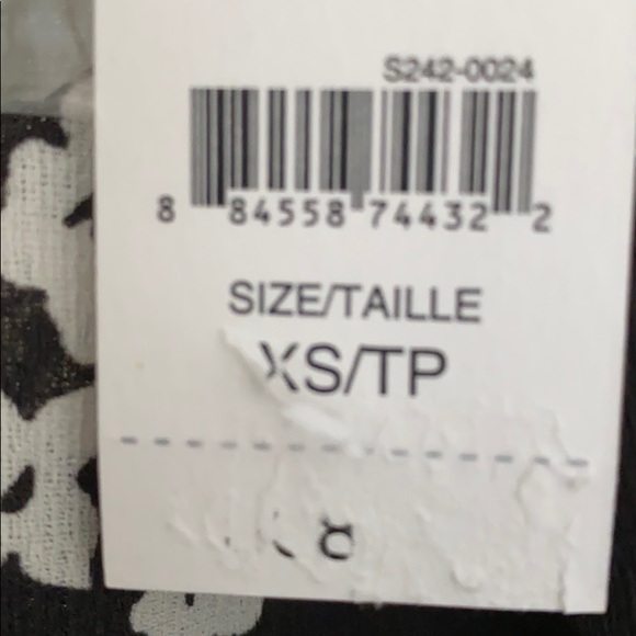 BNWT Lord and Taylor black floral crepe blouse xs - Picture 2 of 8